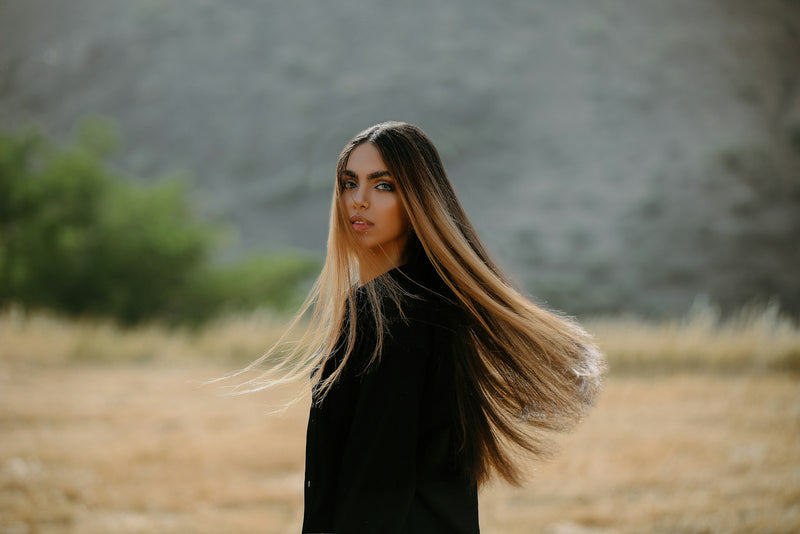 Femme aux longs cheveux